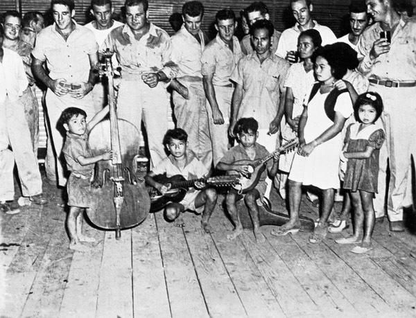 Binmaley Local Children Perform