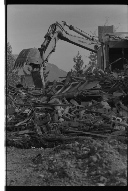 1989 Facilities Building, Demolition 03