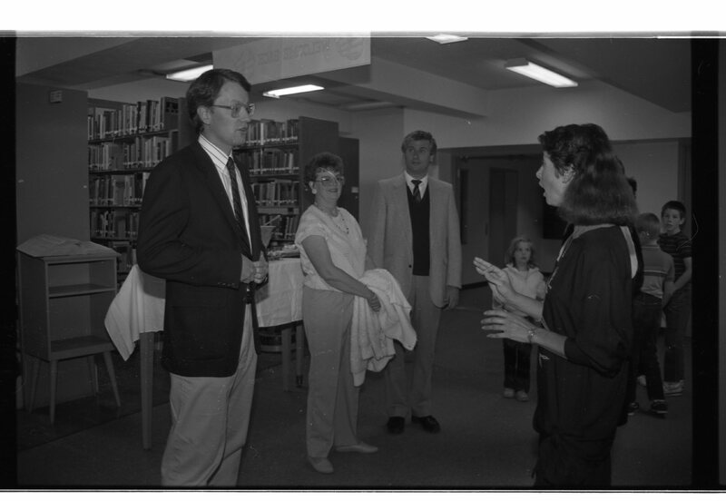 1989 Walter M. Pierce Library, Ribbon Cutting 19