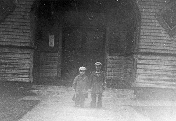 Island City, Schoolchildren 3