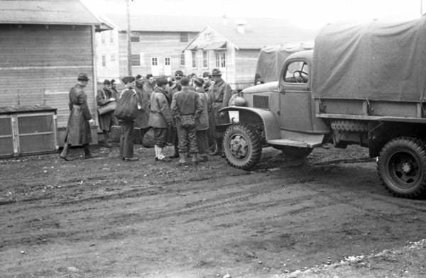 Ft. Lewis, Draftees Arrive 2