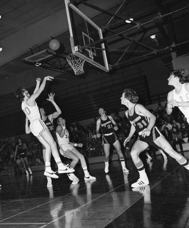 1972 Basketball Action 1-2