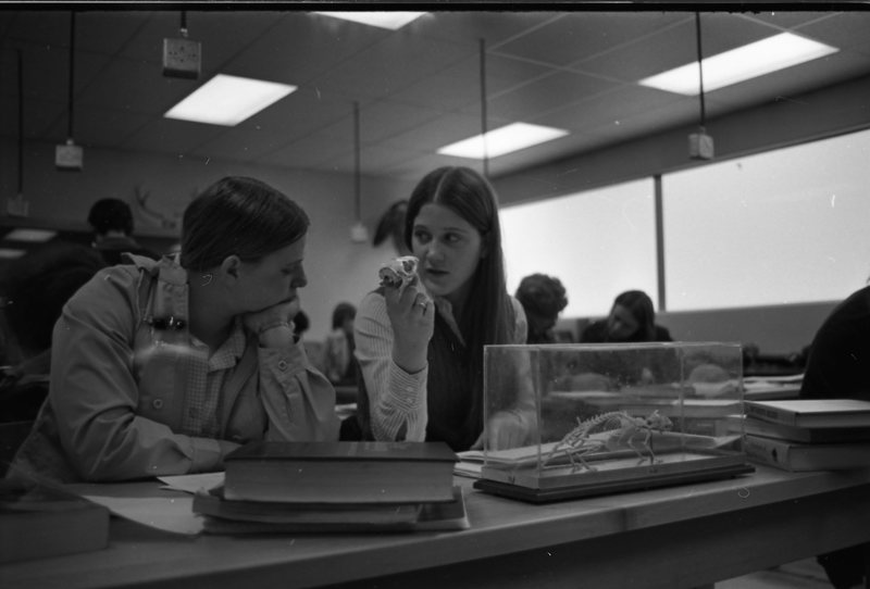 1976 Classroom, Science 04
