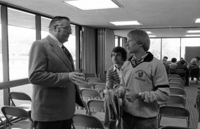 1978 Transfer Students with University Leaders 02