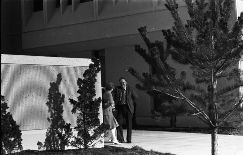 1976 Employees, Talking
