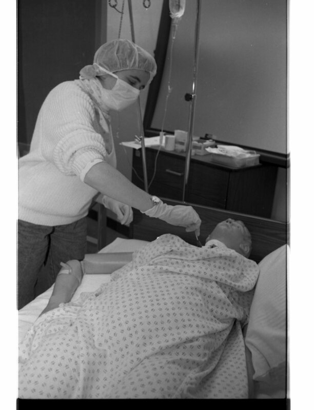 1989 Nursing Program, Patient Care 04