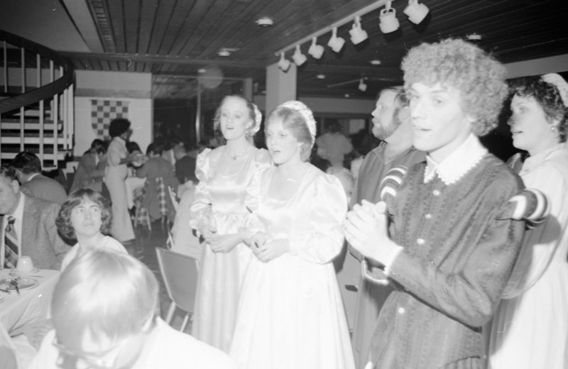 1982 Renaissance Dinner Singers 01