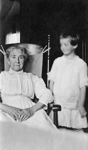 Reuter Group-L, Woman & Girl