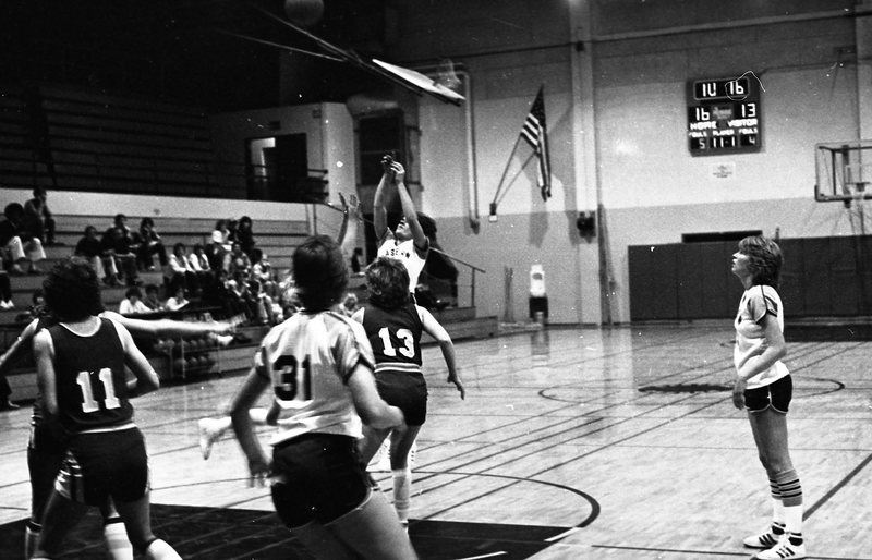 1982 Women's Basketball, EOSC vs. Oregon Tech, Action 07