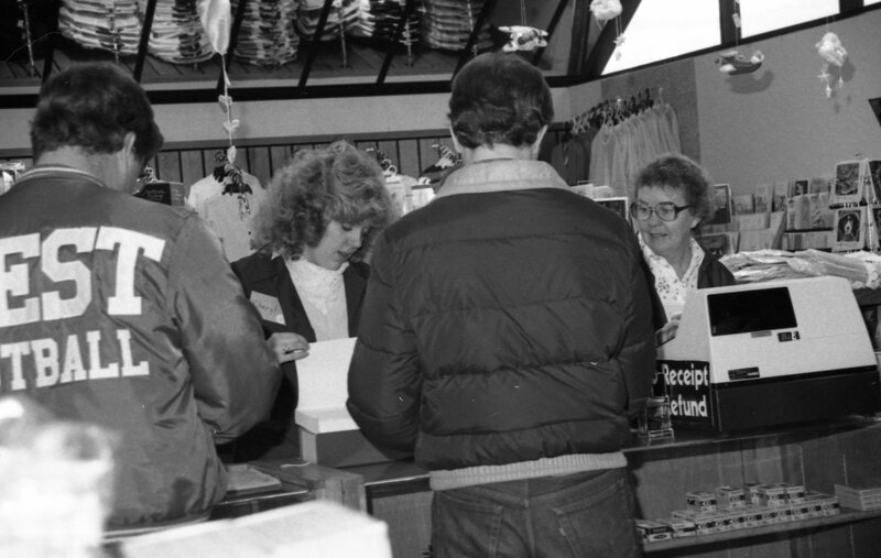 1986 Hoke Hall Bookstore 06