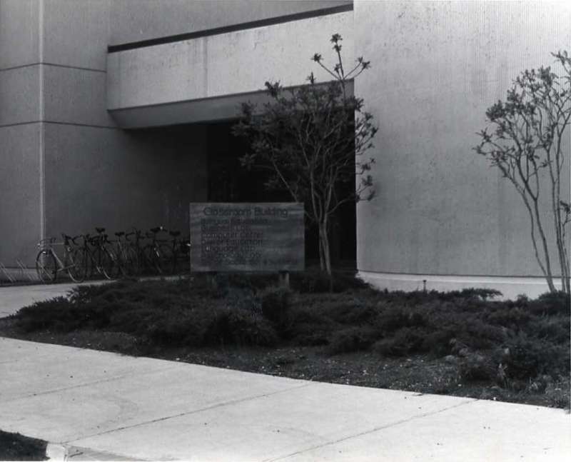1980 Zabel Hall Entrance 1-1