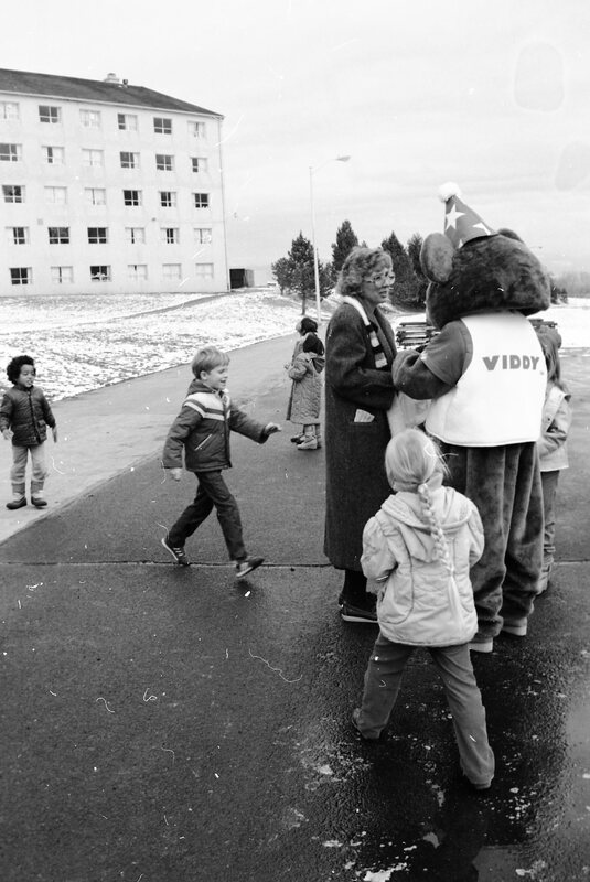 1986 Ackerman Elementary School,  Balloons 16