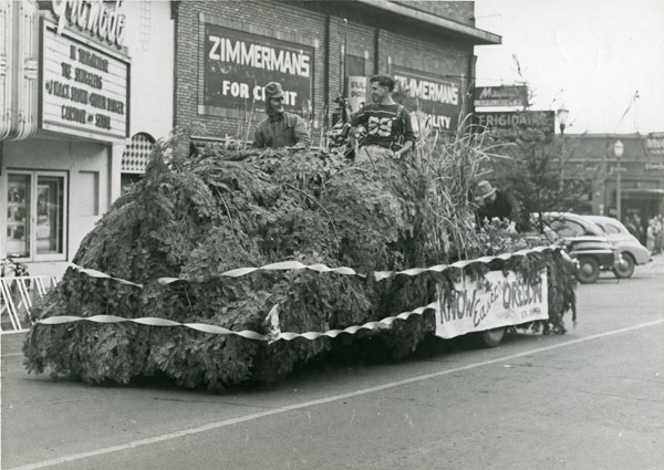 1949 Parade, East OR Float 1-1