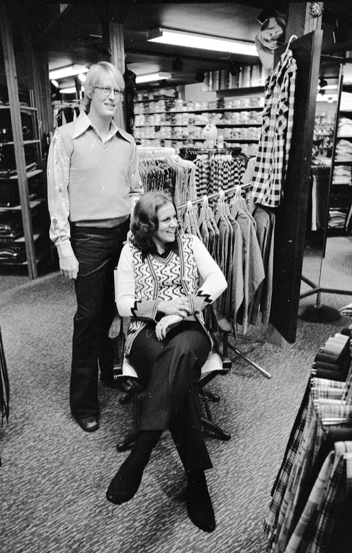 1974 Students, Shopping A 01