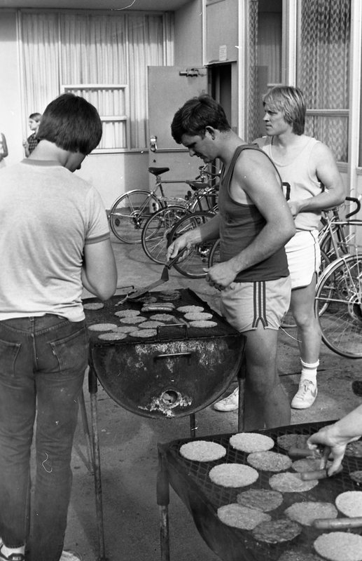 1982 Students, BBQ 07
