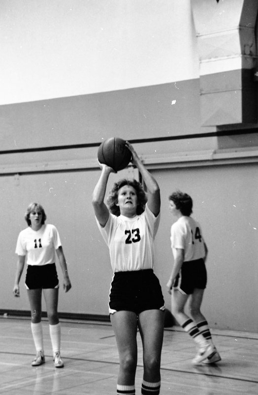 1980 Women's Basketball Action 16