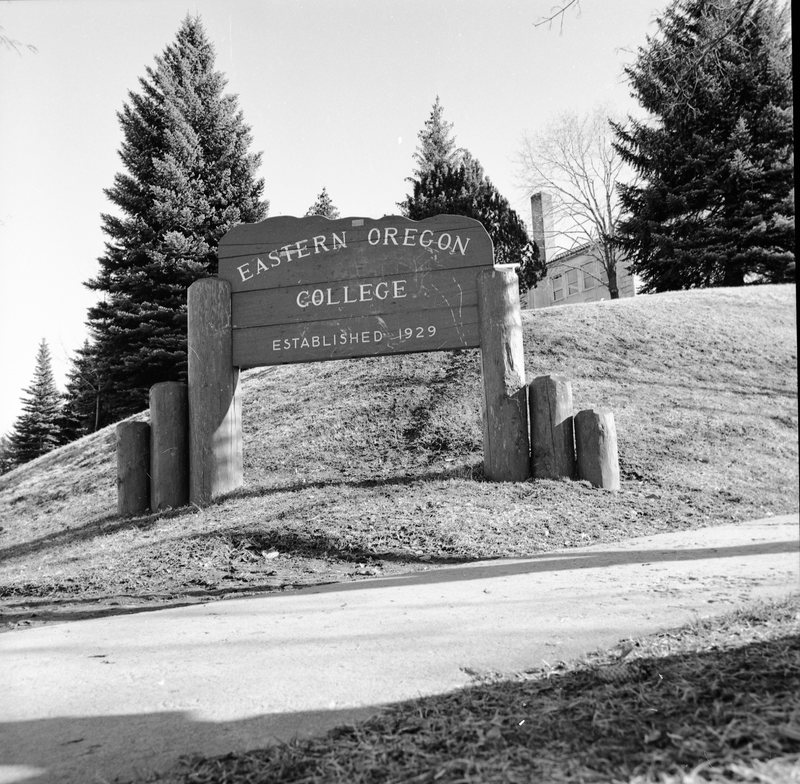 1969 Campus Sign 01