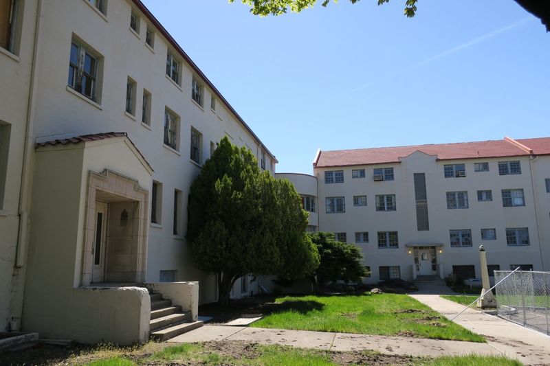 Dorian and Hunt Hall 16