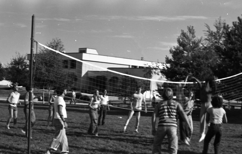 1981 Volleyball, New Students 09