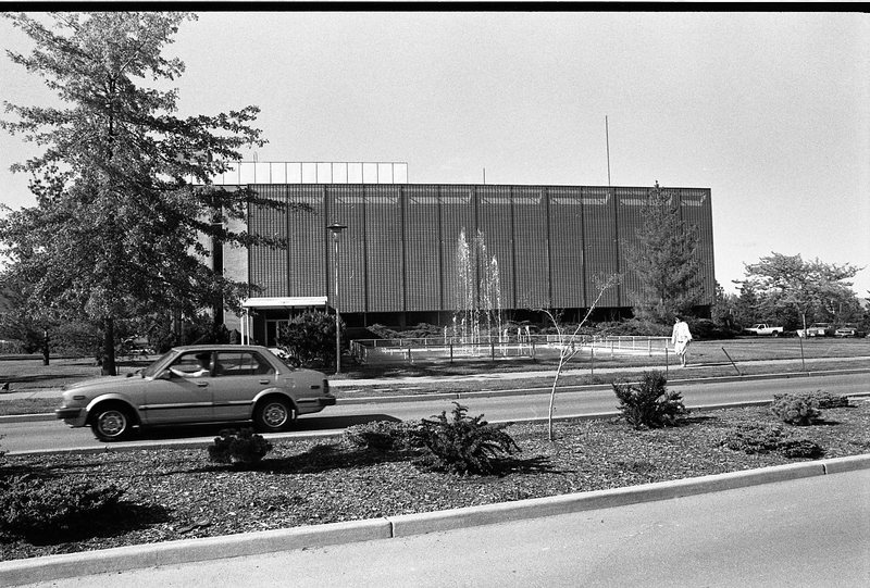 1989 Badgley Hall 01