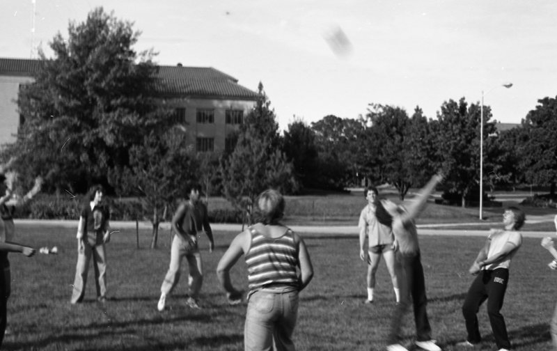 1981 Volleyball, New Students 01