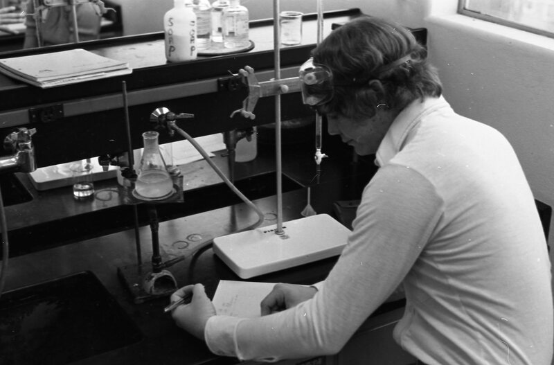1977 Classroom, Chemistry Lab 04