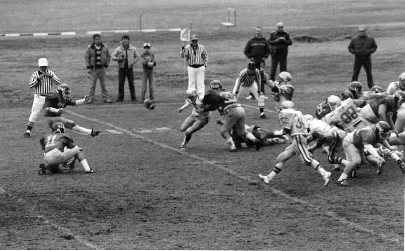 1985 Football Action 01