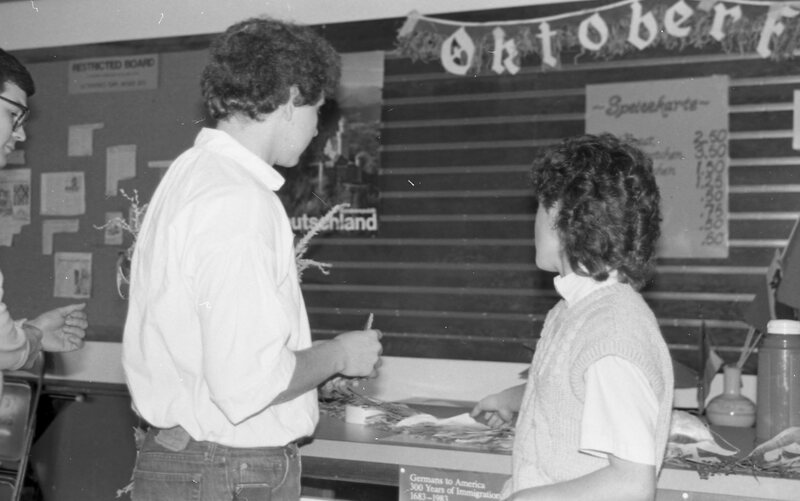 1984 Octoberfest, Decorating 08