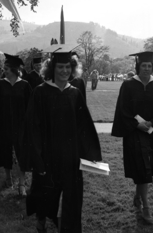 1980 Graduation, Graduates Walk 03