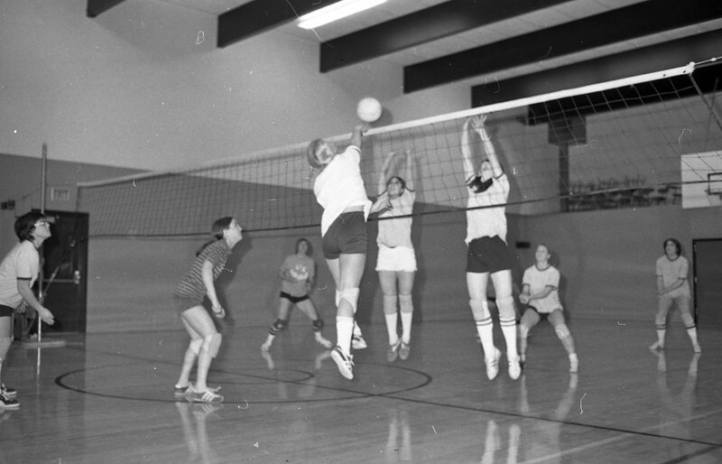 1974 Volleyball Action 09