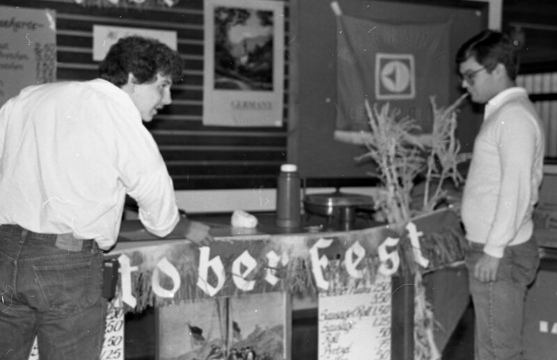 1984 Octoberfest, Decorating 06
