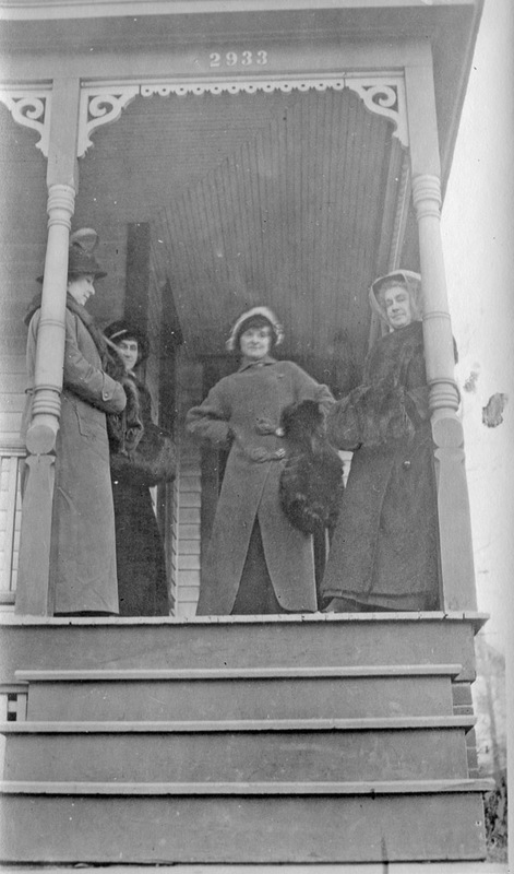 Reuter Group-M, Porch