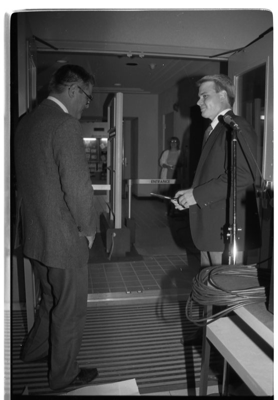 1989 Walter M. Pierce Library, Ribbon Cutting 01