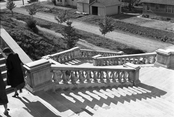 EOCE, Grand Staircase 1