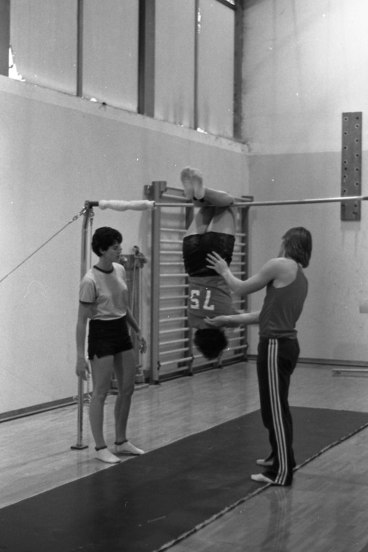 1977 Gymnastics, Parallel Bars 07