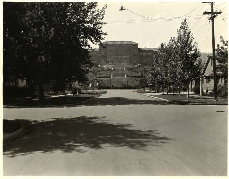 30's Grand Staircase 1
