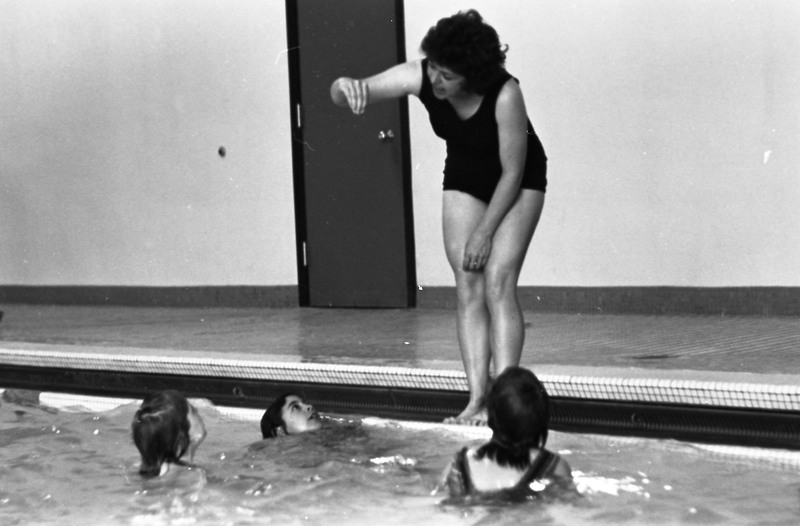 1976 Swimming Lessons 03