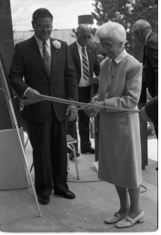 1990 Loso Hall Dedication, Ribbon Cutting 01