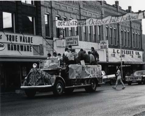 1985 Octoberfest Parade, Fire Truck 01