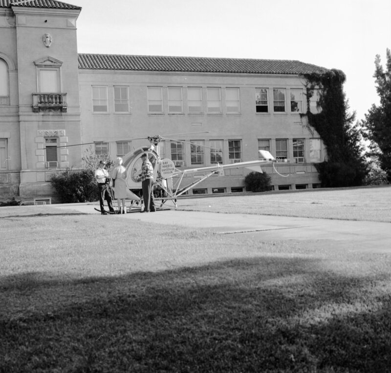 1967 Summer Graduation, Guest Arrival 03