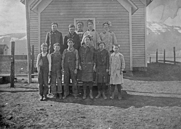 Sand Ridge, School