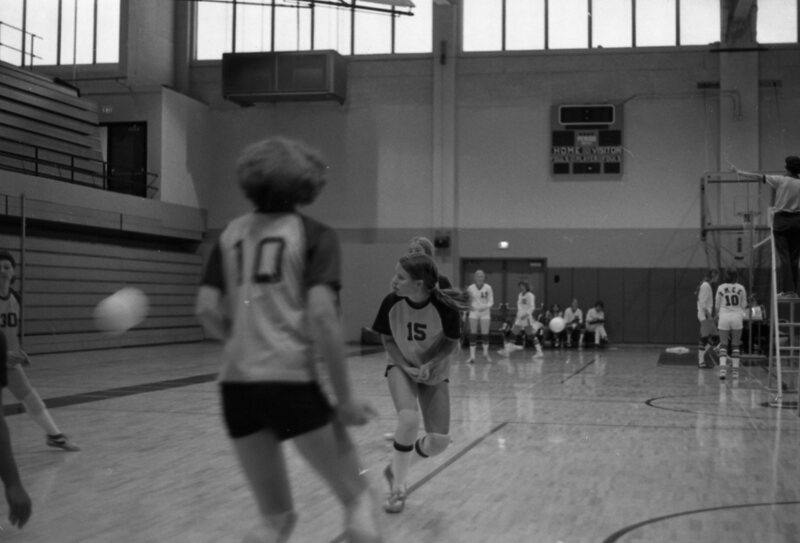 1976 Volleyball Action 04