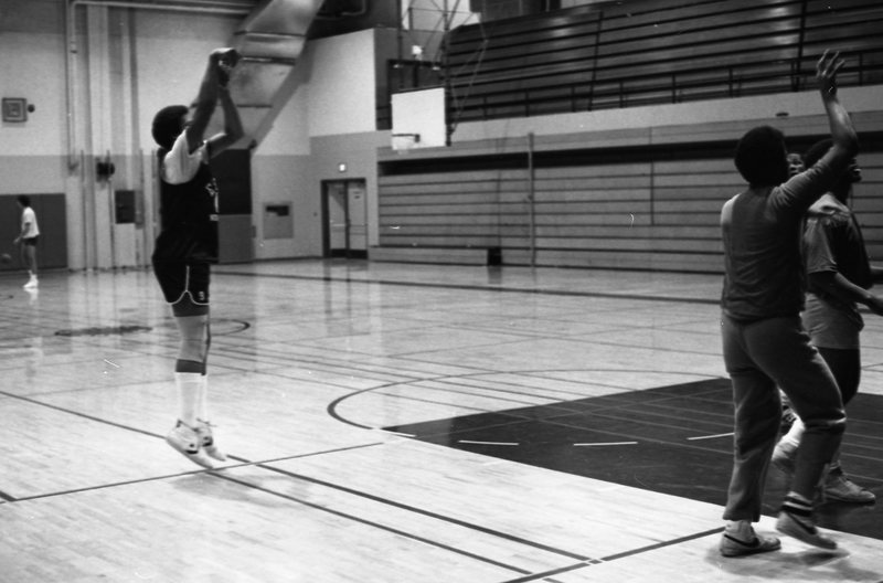 1981 Men's Basketball Practice 01