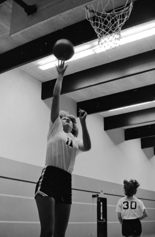 1980 Women's Basketball Action 04
