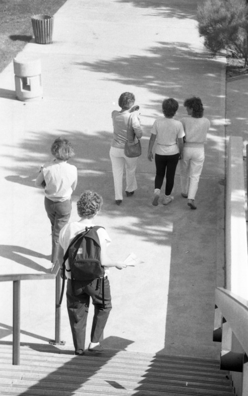 1986 Students, Outdoors in August 02