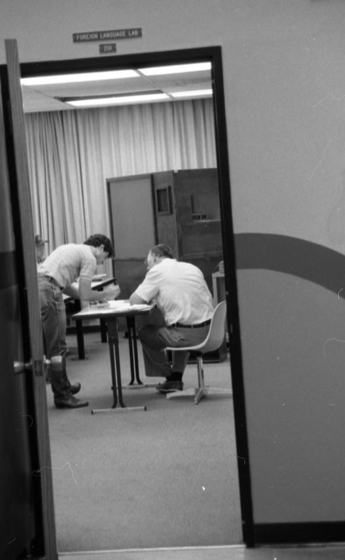 1985 June, Student Consults Professor 01