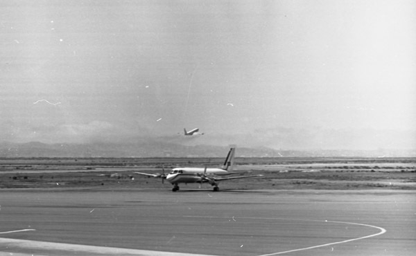 California Airport, 707 3
