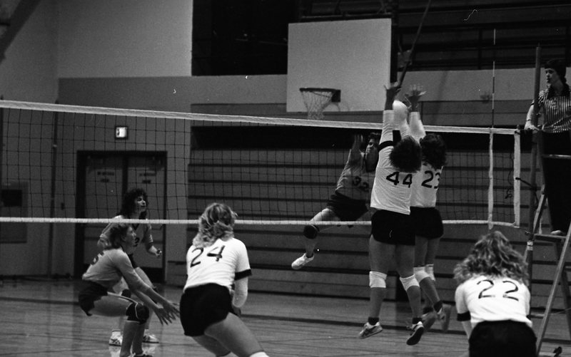 1981 Volleyball Action 35