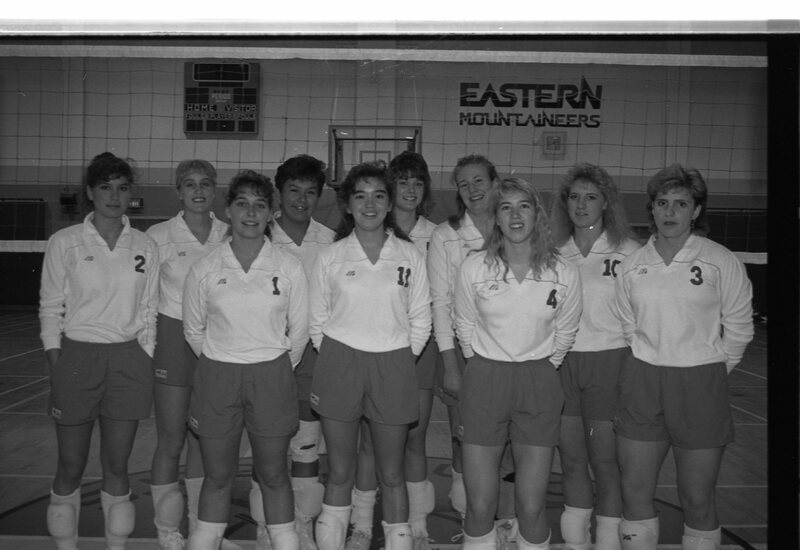 1989 Volleyball Team 03
