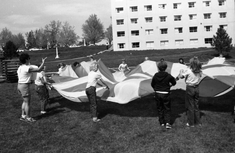 1985 Ackerman Elementary School, Parachute 06